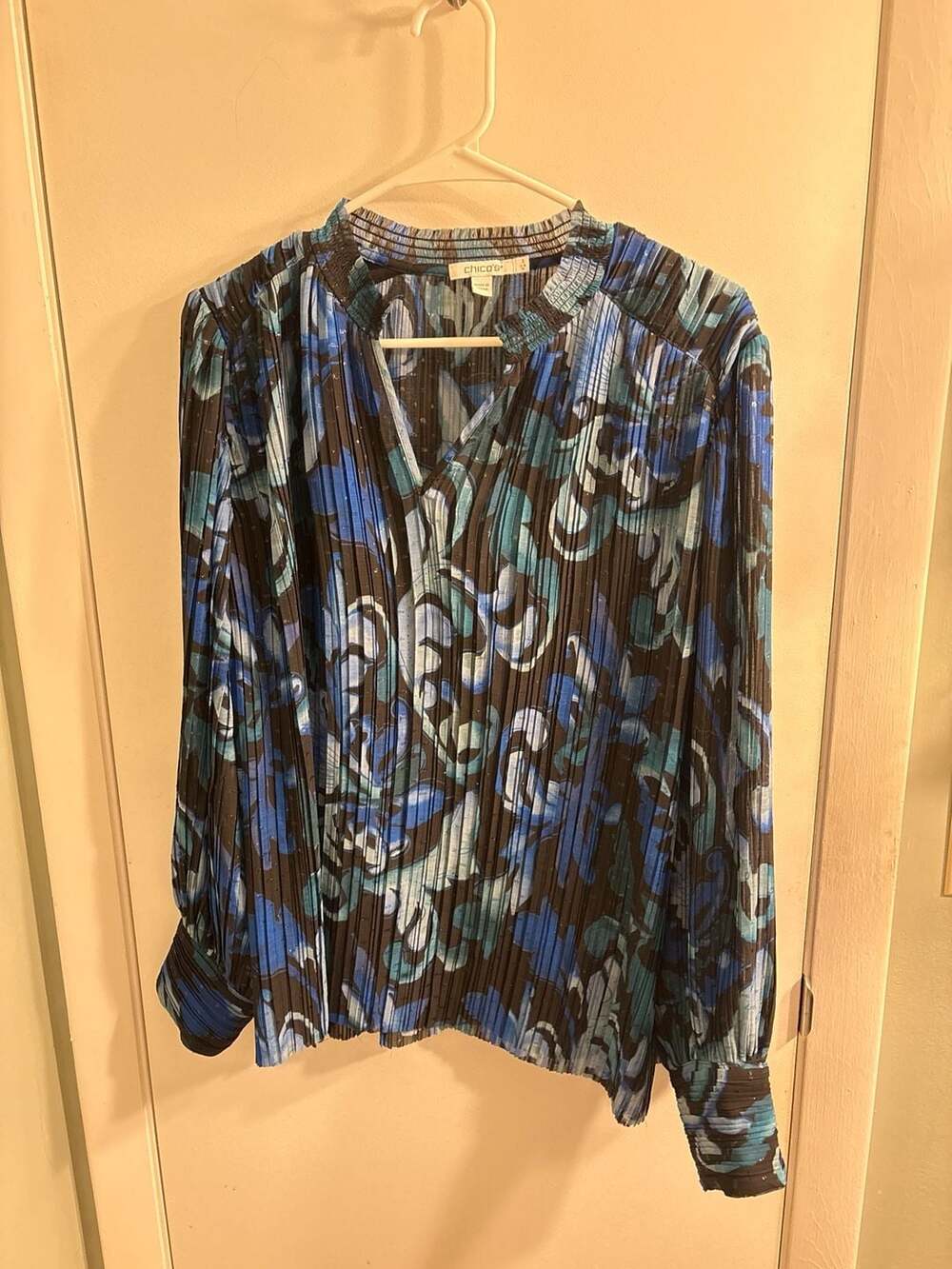 Chico's Blue Scroll Print Pleated Long Sleeve Blouse Size 3